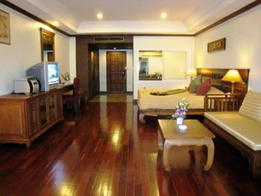 Avalon Beach Resort Патая Екстериор снимка